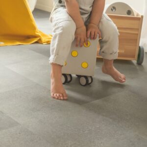 фото Вінілова підлога Quick Step Alpha AVSTU 40234 Бетонна скеля